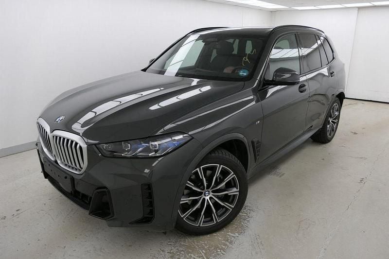 Grau Gebraucht 2025 BMW X5 M Sport SUV | 84.780 € (Superpreis) - Bild 1/4