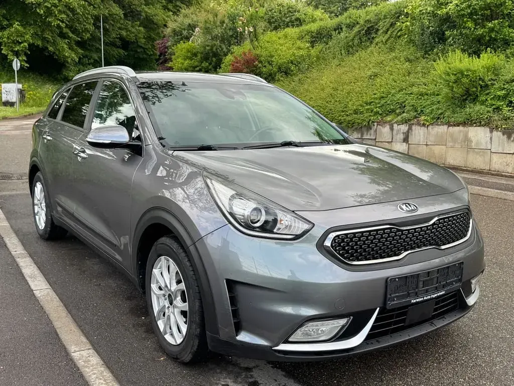Gebraucht Kia Niro Vision 105 PS (77 kW) 2017 Grau SUV