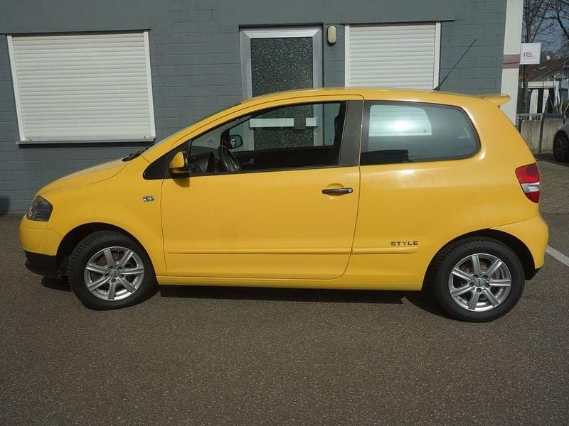 Gebraucht VW Fox Style 54 PS (39 kW) 2011 Gelb Kleinwagen