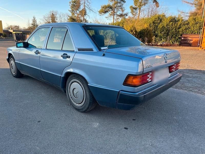Gebraucht Mercedes 190 122 PS (89 kW) 1991 Blau Limousine
