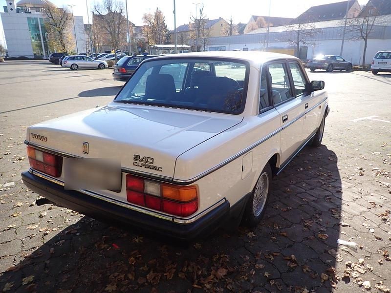Weiß Gebraucht 1991 Volvo 240 Standard Limousine | 13.450 € - Bild 1/4