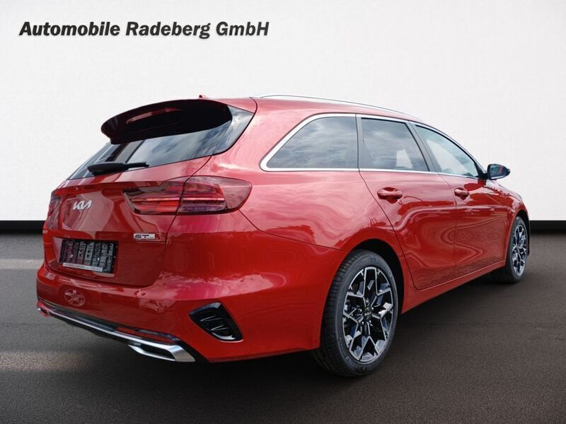 Neu Kia Ceed Sportswagon 140 PS (102 kW) 2025 Rot Kombi