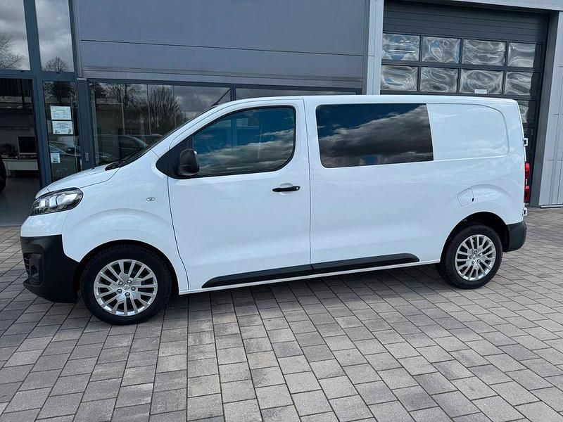Gebraucht Opel Vivaro 150 PS (110 kW) 2021 Weiß Van / Kleinbus
