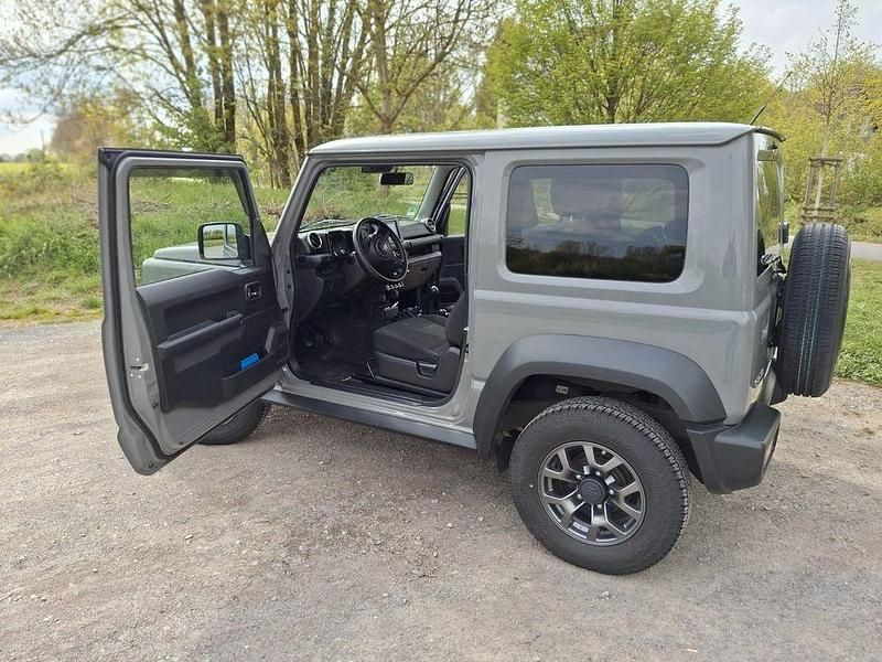 Gebraucht Suzuki Jimny Comfort 102 PS (75 kW) 2020 Grau SUV