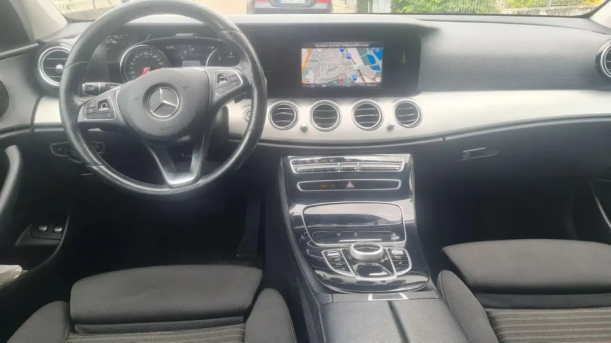 Gebraucht Mercedes E220 194 PS (142 kW) 2017 Schwarz Kombi