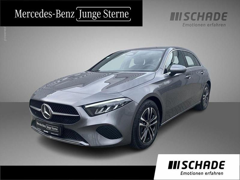 Grau Gebraucht 2024 Mercedes A200 Limousine | 29.950 € (Fairer Preis) - Bild 1/4
