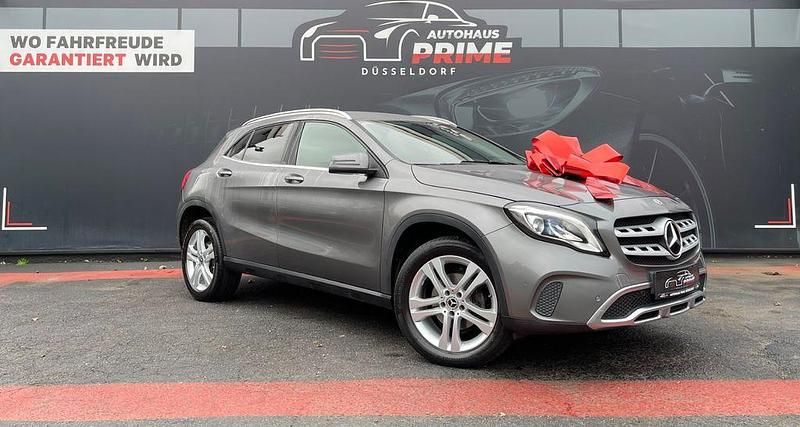 Grau Gebraucht 2018 Mercedes GLA220 SUV | 20.900 € (Fairer Preis) - Bild 1/3