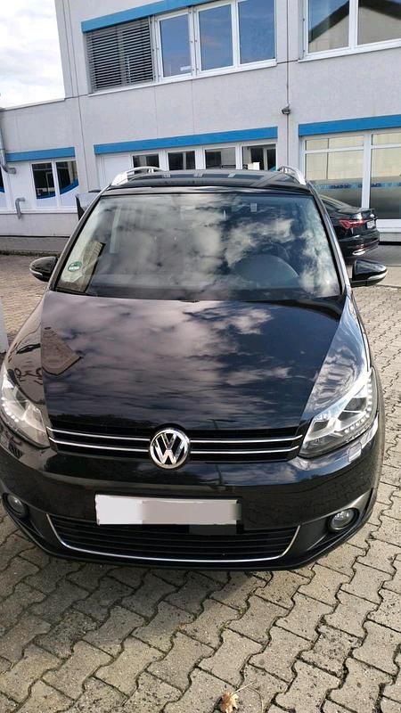 Schwarz Gebraucht 2013 VW Touran Van / Kleinbus | 6.999 € (Guter Preis) - Bild 1/4