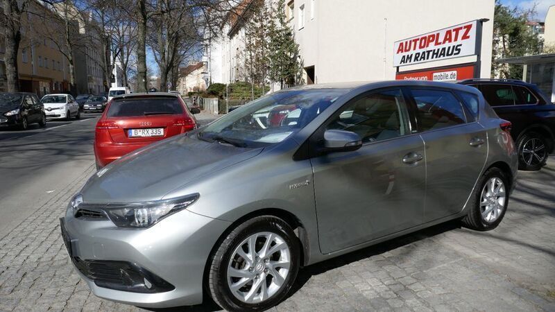 Grau Gebraucht 2016 Toyota Auris Hybrid Edition-S Limousine | 13.950 € (Fairer Preis) - Bild 1/4