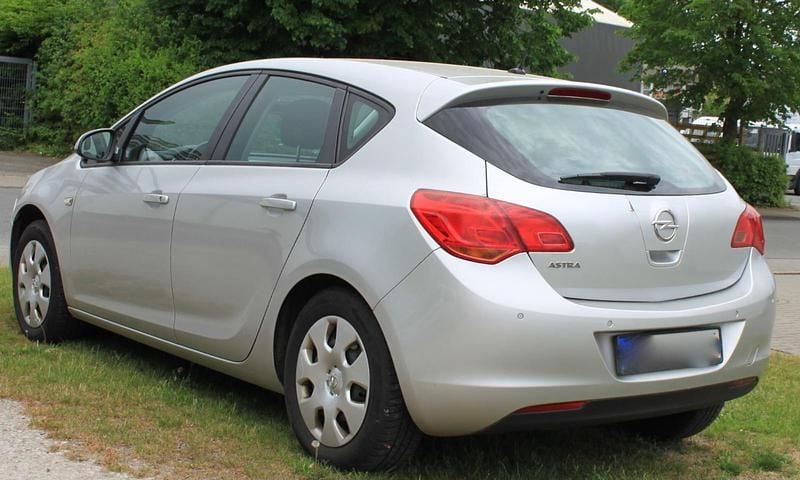 Gebraucht Opel Astra 116 PS (85 kW) 2010 Grau Limousine