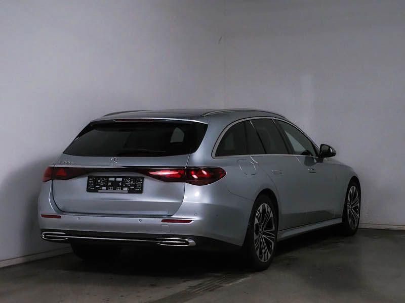 Gebraucht Mercedes E300 197 PS (144 kW) 2024 Silber Limousine