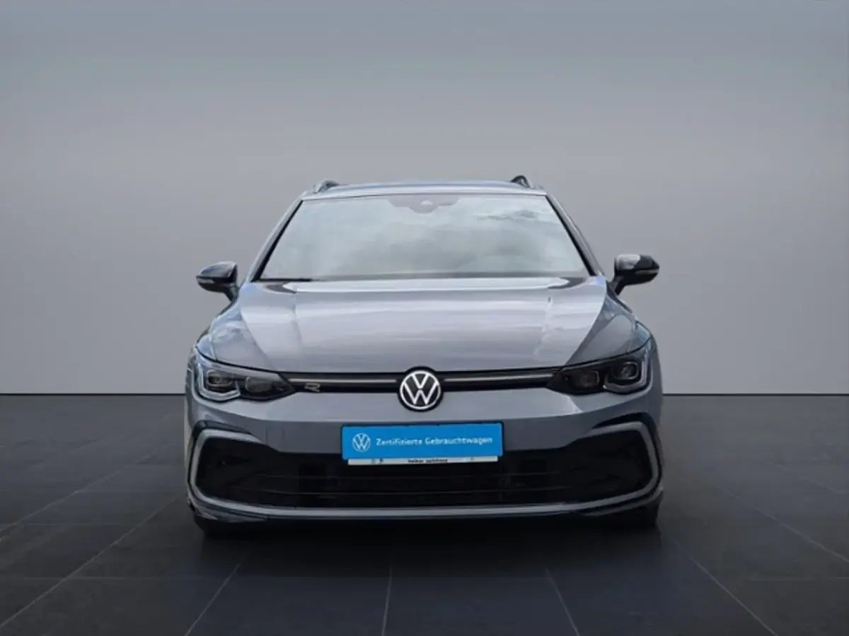 Gebraucht VW Golf VIII R-line 150 PS (110 kW) 2022 Mondsteingrau Kombi