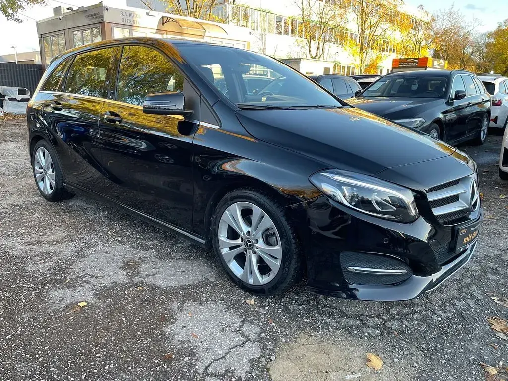 Gebraucht Mercedes B200 Edition 136 PS (100 kW) 2018 Schwarz Kleinwagen
