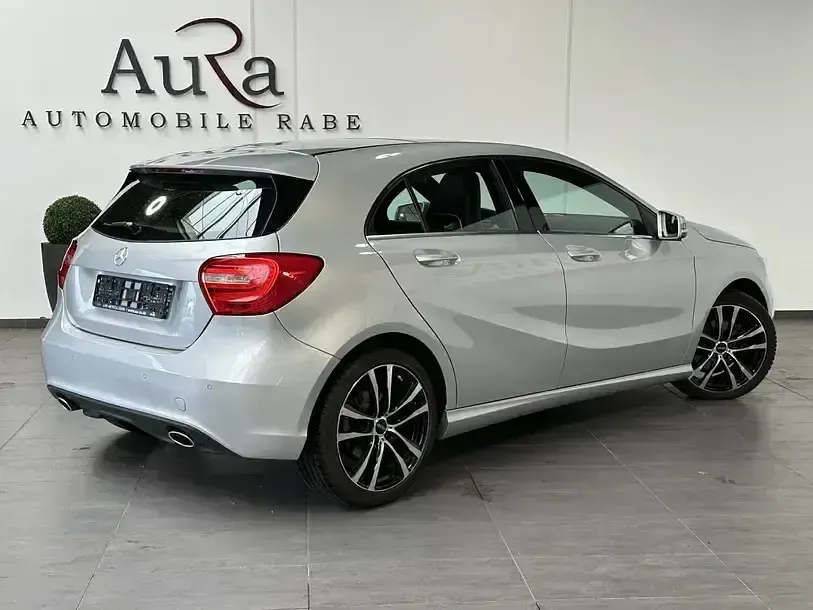 Gebraucht Mercedes A200 Urban 136 PS (100 kW) 2014 Silber Kleinwagen