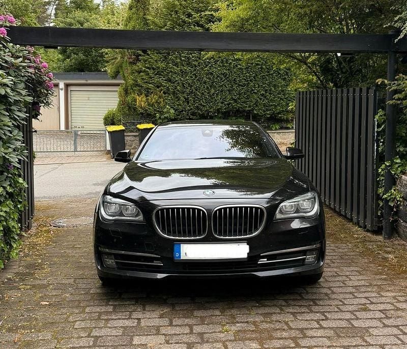 Gebraucht BMW 750 381 PS (280 kW) 2013 Schwarz Limousine