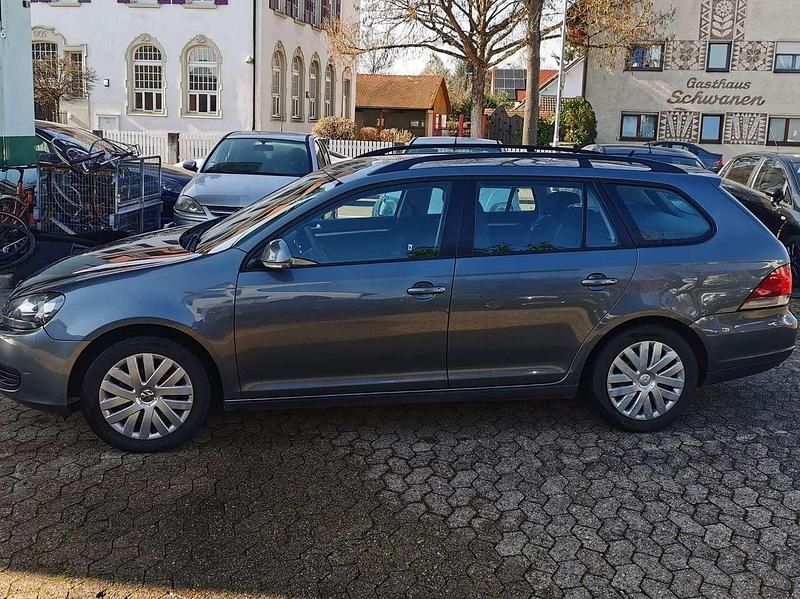 Platinum grey metallic Gebraucht 2010 VW Golf VI Trendline Kombi | 2.090 € (Superpreis) - Bild 1/4