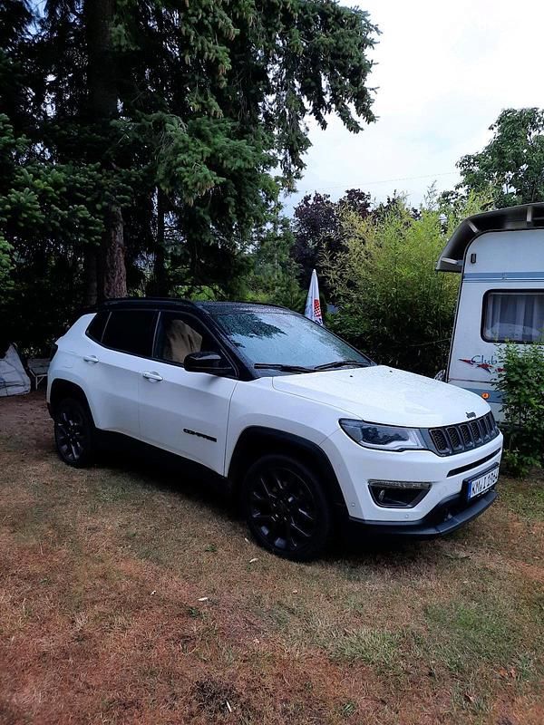 Weiß Gebraucht 2021 Jeep Compass SUV | 21.900 € (Fairer Preis) - Bild 1/2