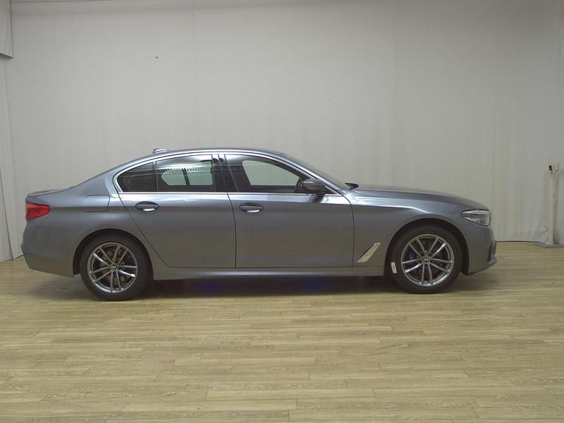 Blau Gebraucht 2020 BMW 530e M Sport Limousine | 24.580 € (Guter Preis) - Bild 1/4