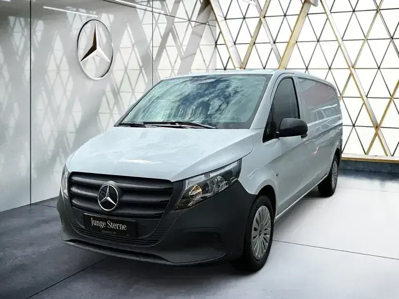 Gebraucht Mercedes Vito 163 PS (119 kW) 2025 Arktikweiß Van