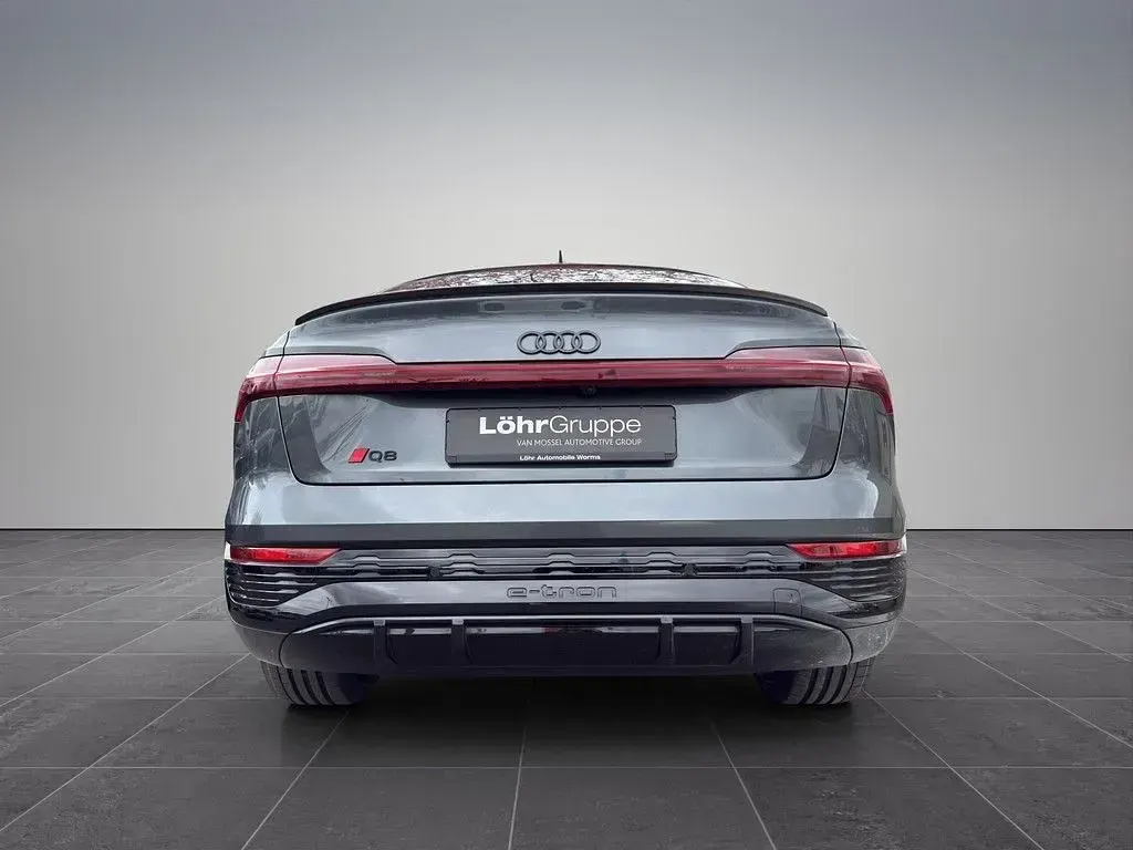 Gebraucht Audi Q8 Sportback e-tron S-Line 300 kW (408 PS) 2023 Daytonagrau perleffekt SUV
