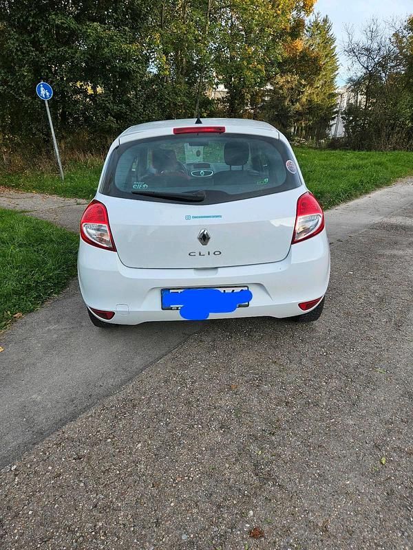 Gebraucht Renault Clio II 75 PS (55 kW) 2011 Weiß Kleinwagen
