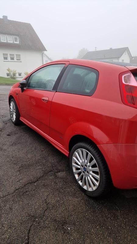 Gebraucht Fiat Punto 95 PS (69 kW) 2007 Rot Kleinwagen