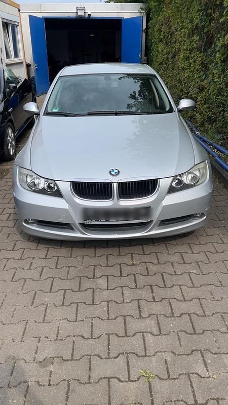 Silber Gebraucht 2006 BMW 318 Limousine | 1.600 € (Superpreis) - Bild 1/4