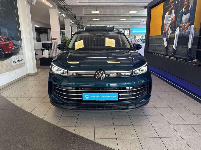 Gebraucht VW Tiguan Elegance 150 PS (110 kW) 2025 Nightshade blue metallic SUV