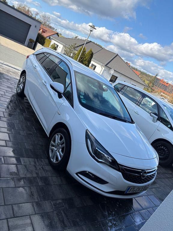 Second-hand Opel Astra 105 CP (77 kW) 2017 Alb Berlinǎ