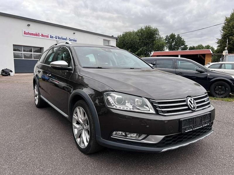 Black oak brown metallic Gebraucht 2012 VW Passat Alltrack Basis Kombi | 11.200 € (Guter Preis) - Bild 1/4
