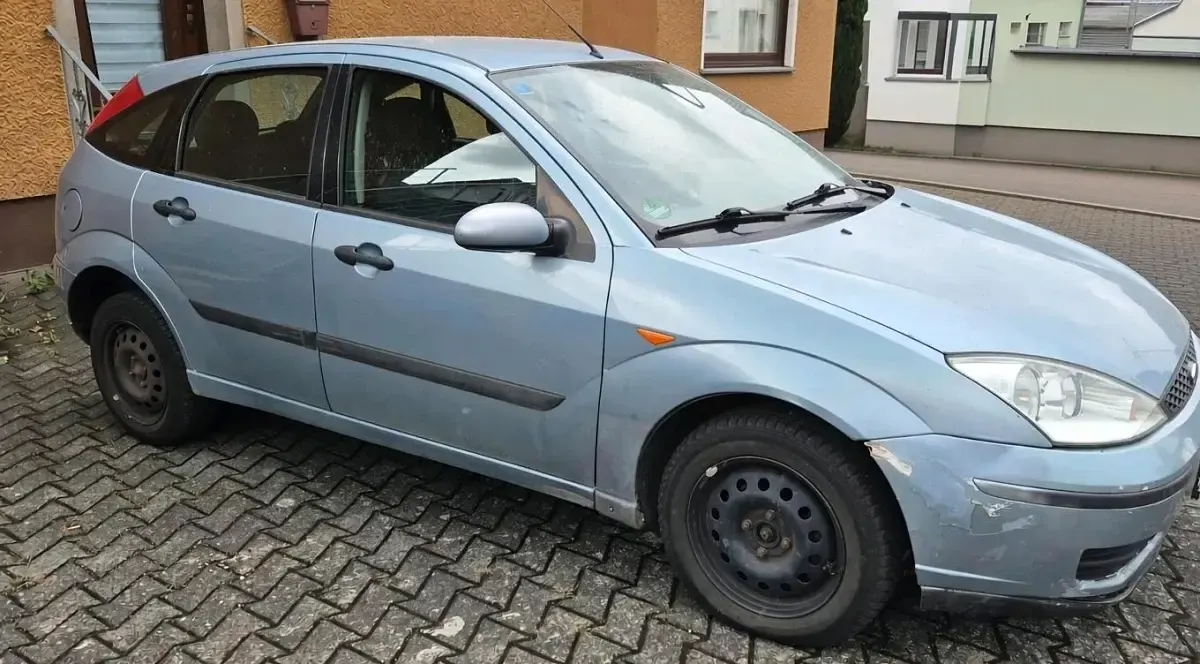 Gebraucht Ford Focus 105 PS (77 kW) 2004 Blau Kleinwagen