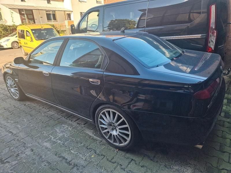 Schwarz Gebraucht 2005 Alfa Romeo 166 Ti Limousine | 3.999 € - Bild 1/2