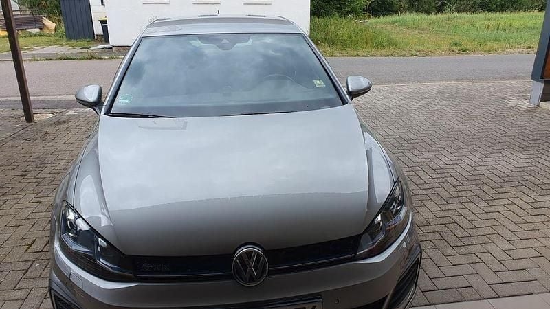 Silber Gebraucht 2018 VW Golf VII GTE Limousine | 19.500 € (Fairer Preis) - Bild 1/4