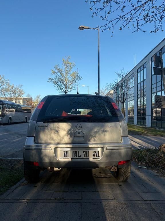 Second-hand Opel Corsa 80 CP (58 kW) 2006 Argintiu Hatchback