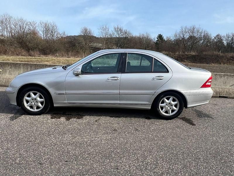 Gebraucht Mercedes C180 130 PS (95 kW) 2001 Silber Limousine