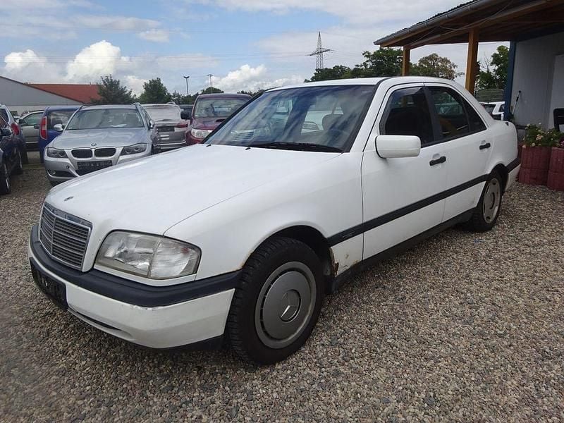 Weiß Gebraucht 1996 Mercedes C180 Classic Limousine | 750 € (Superpreis) - Bild 1/4