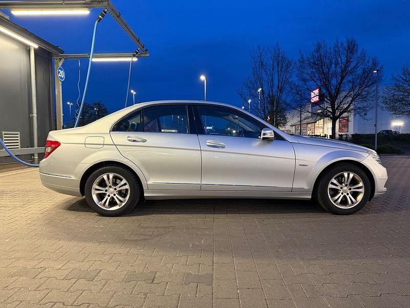 Gebraucht Mercedes C180 156 PS (114 kW) 2009 Silber Limousine