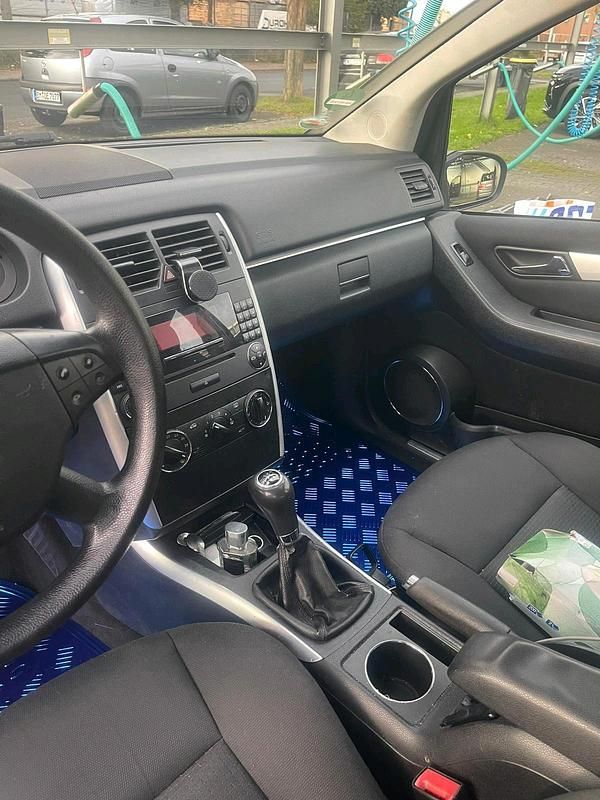 Schwarz Gebraucht 2006 Mercedes 180 Limousine | 1.600 € (Superpreis) - Bild 1/4