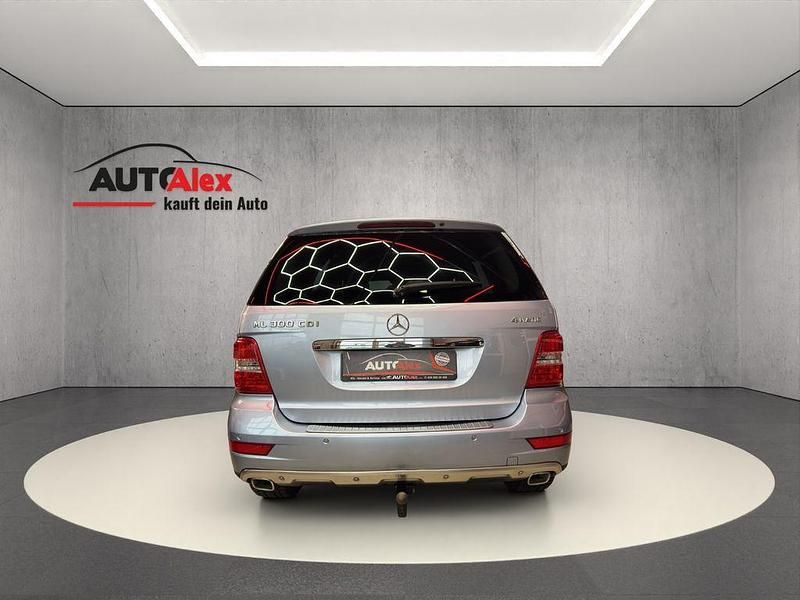 Gebraucht Mercedes ML300 204 PS (150 kW) 2011 Silber SUV