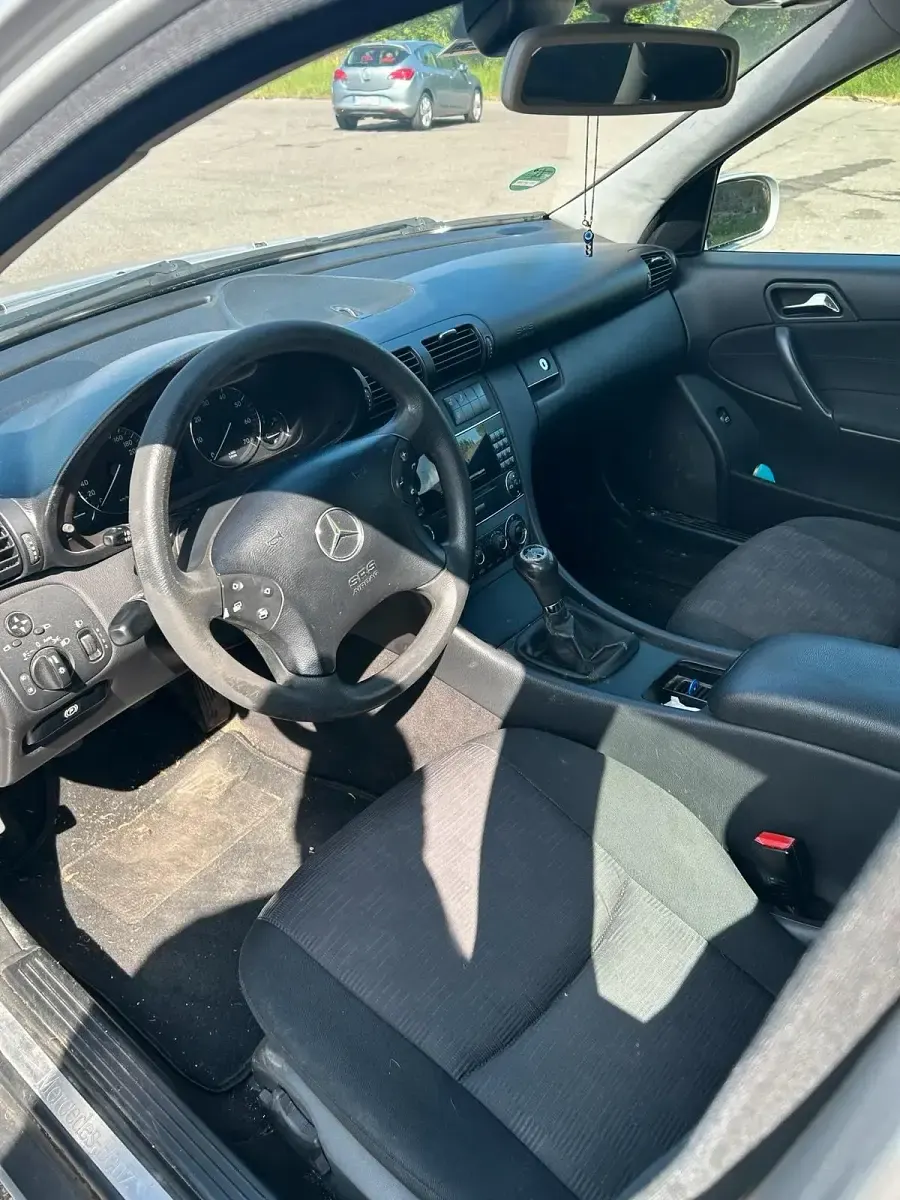 Gebraucht Mercedes C180 142 PS (104 kW) 2004 Silber Limousine
