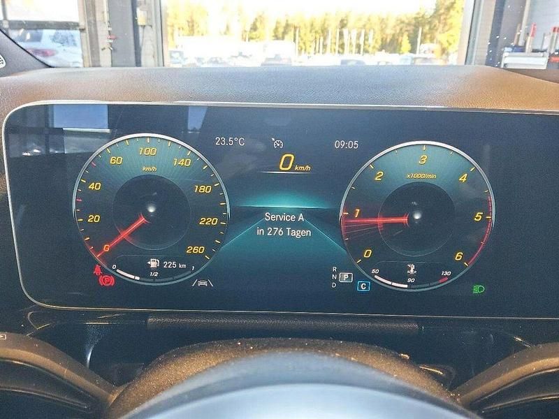Gebraucht Mercedes B180 AMG line 116 PS (85 kW) 2021 Blau Kleinwagen
