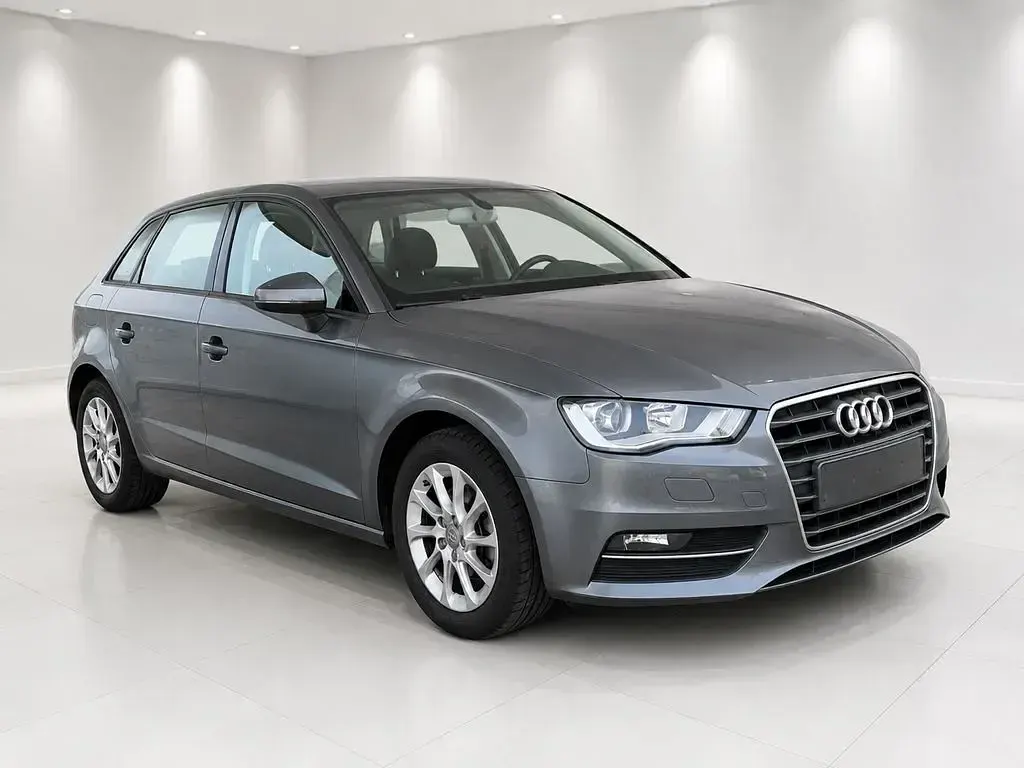 Gebraucht Audi A3 Attraction 150 PS (110 kW) 2015 Grau Limousine