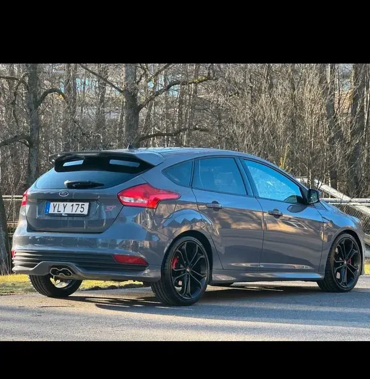 Gebraucht Ford Focus ST 185 PS (136 kW) 2017 Grau Limousine