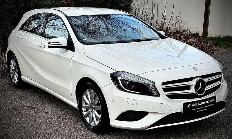 Gebraucht Mercedes A180 109 PS (80 kW) 2012 Weiß Limousine