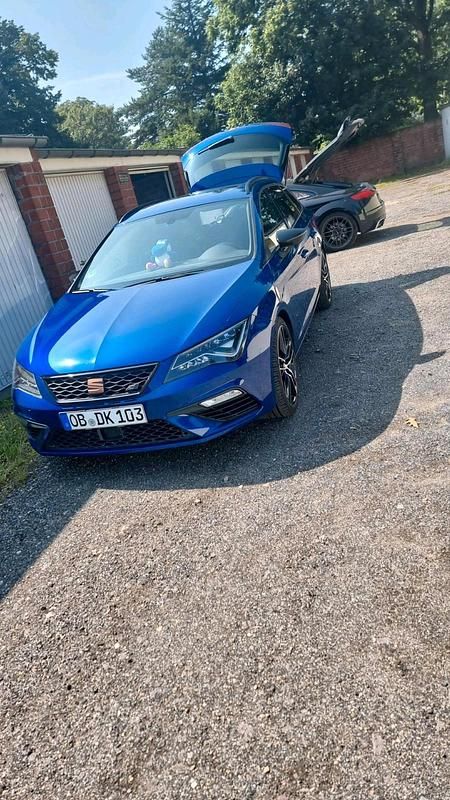 Blau Gebraucht 2019 Cupra Leon Kombi | 22.500 € (Guter Preis) - Bild 1/4