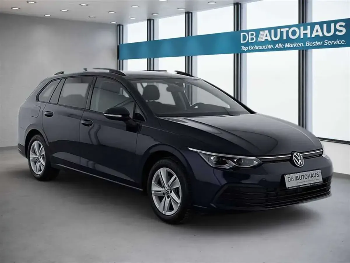 Gebraucht VW Golf VIII Life 150 PS (110 kW) 2024 Blau Kombi