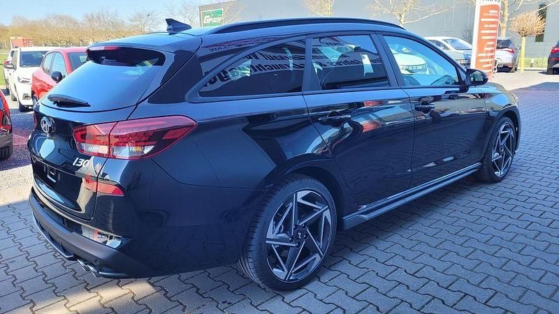 Neu Hyundai i30 N Line 140 PS (102 kW) 2025 Schwarz Kombi