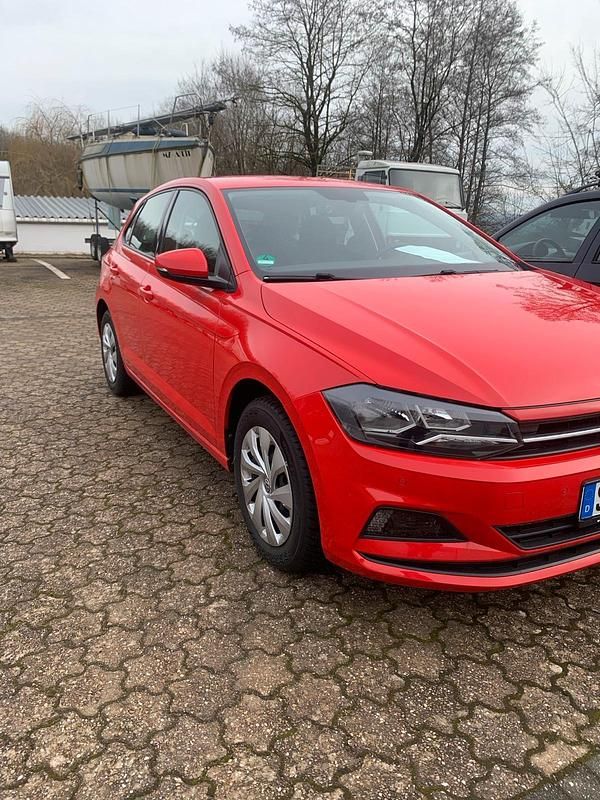Gebraucht VW Polo Comfortline 75 PS (55 kW) 2018 Rot Kleinwagen