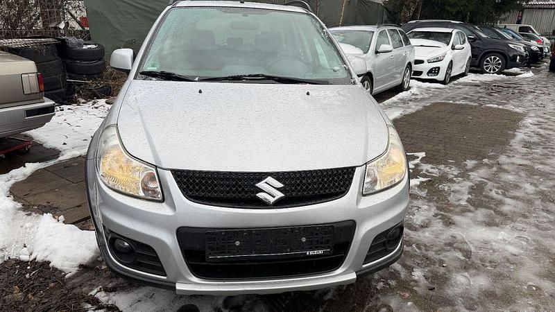 Grau Gebraucht 2011 Suzuki SX4 Kleinwagen | 3.300 € (Superpreis) - Bild 1/4