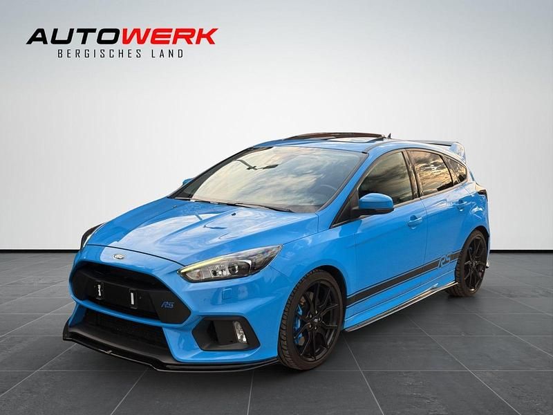 Blau Gebraucht 2017 Ford Focus Limited Kleinwagen | 28.470 € - Bild 1/4